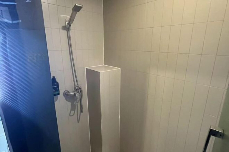 Bathroom 3, Chuanying Fashion Hotel, Shanghai