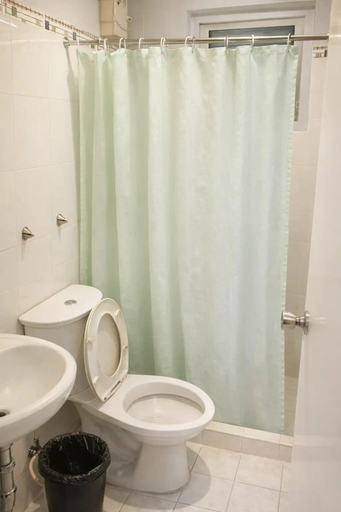 Bathroom 3, Frederick's Apartelle, Mandaluyong