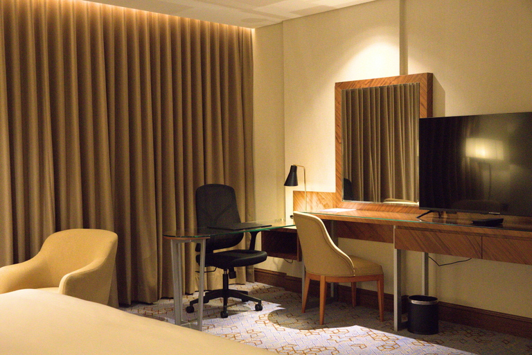 Living area 3, Midpoint Hotel