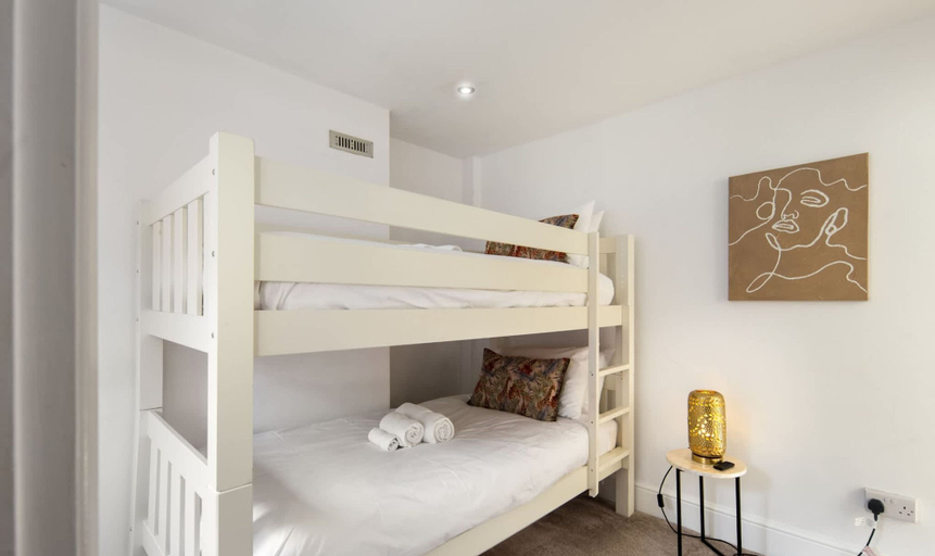 Room 3, 10 Mins Walk to The Oval The Kennington Retreat, London