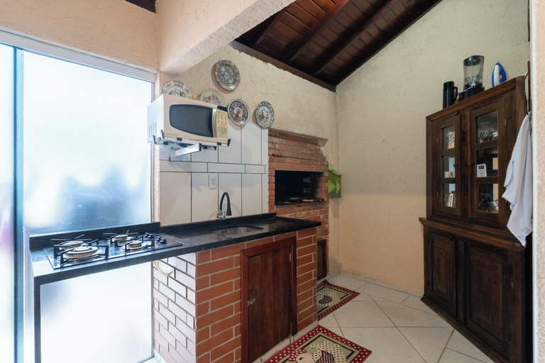 Private kitchen, 2-br House w/ Barbecue in Rio Tavares Mja0060, Florianopolis