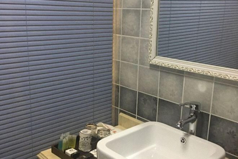 Bathroom, Chaxiang Hotel, Pu'er