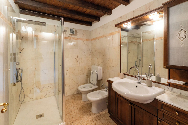 Bathroom 2, Casa Mazzanti - Affaccio su Piazza Erbe, Verona