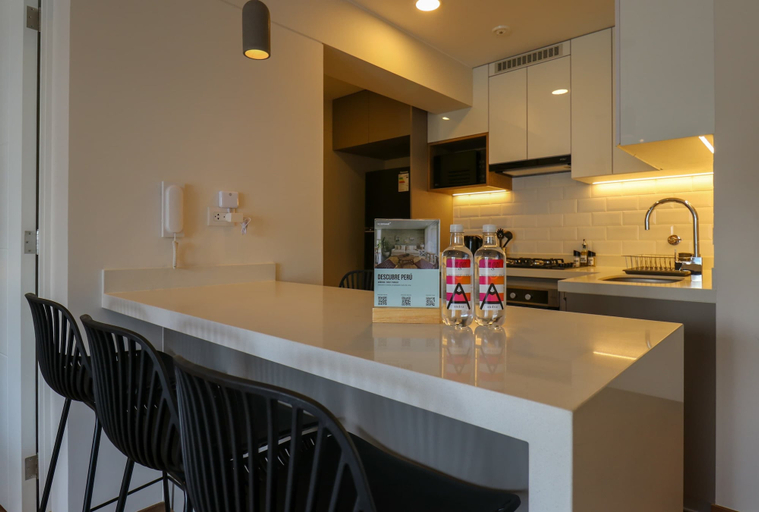 Room 4, w Stylish 2BR Retreat w Balcony in Miraflores, Lima