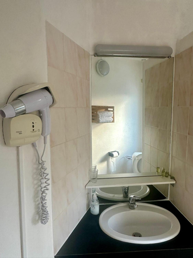 Bathroom, Le Saint Christophe, Nièvre
