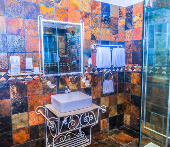 Bathroom 3, Manong Game Lodge, South East