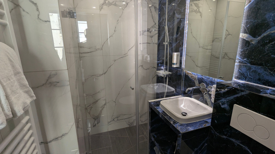 Bathroom 5, Hôtel Jean Bart, Paris