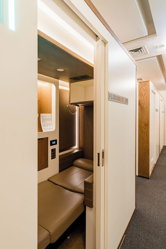 Bedroom 4, Sleepover Terminal 3, Concourse C – formerly sleep ‘n fly, Dubai