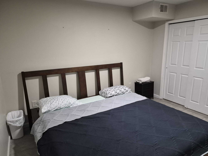 Room 2, Modern Quiet Suite, Newark