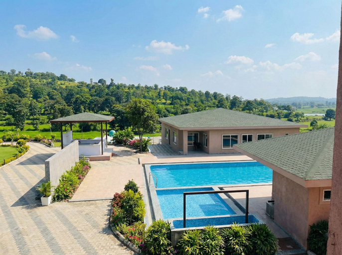 Outdoor pool, Saapna Resort & Boat Club, Betul