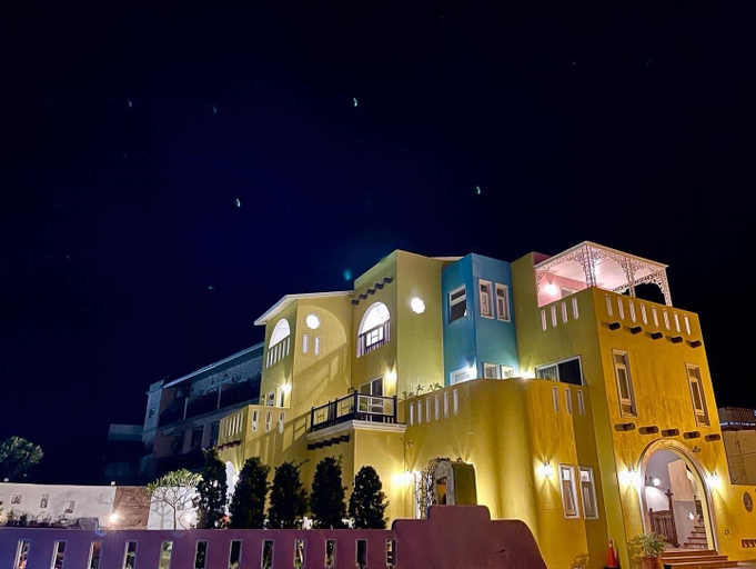 Exterior & Views