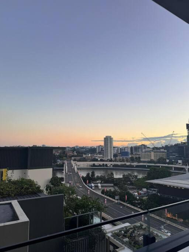 5, Stylish 2-Bed Apartment in Central South Brisbane, Brisbane