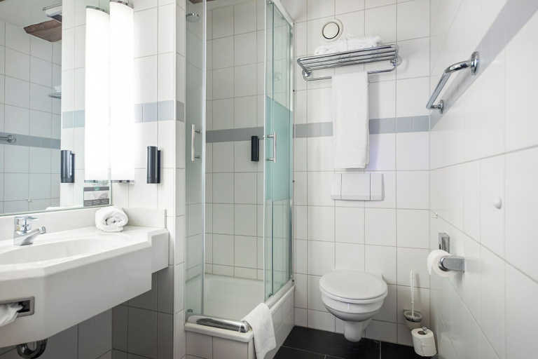 Bathroom 4, ACHAT Hotel Heppenheim, Bergstraße