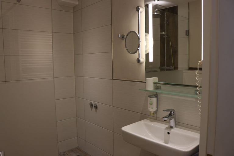 Bathroom 5, Flair Hotel Neeth, Plön
