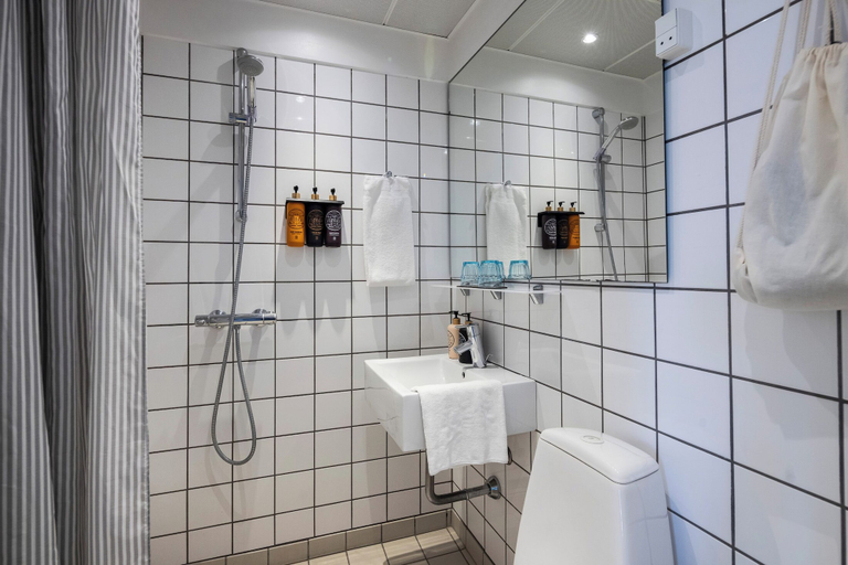 Bathroom 4, Hotel Atlantic, Århus