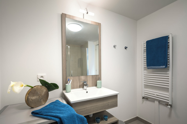 Bathroom 2, Zenao Appart'hôtels Boissy-Saint-Léger, Val-de-Marne