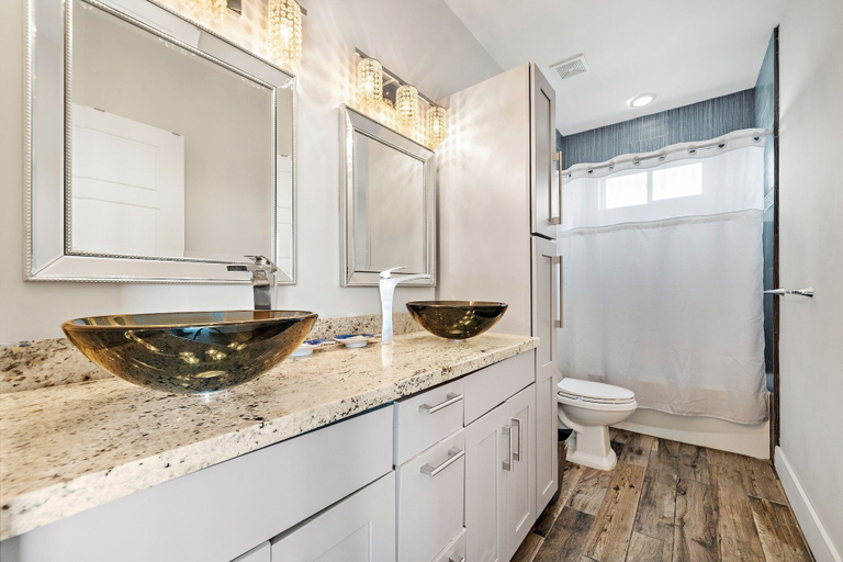 Property amenity 4, Front Row, Galveston