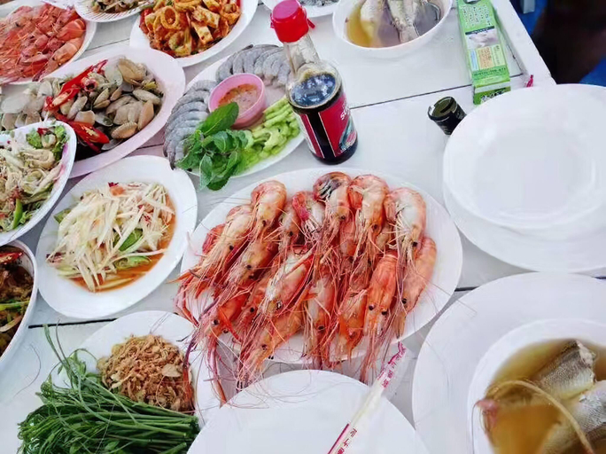 Food & Drinks 5, Central Pattaya Condo High Floor With A View, Pattaya