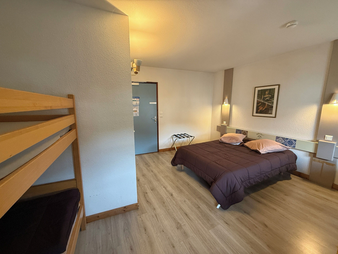 Bedroom 2, Hôtel de la Vallée, Doubs