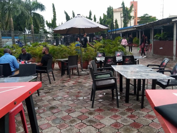 Food & Drinks 2, House 9 Royale, Ikeja, Ikeja