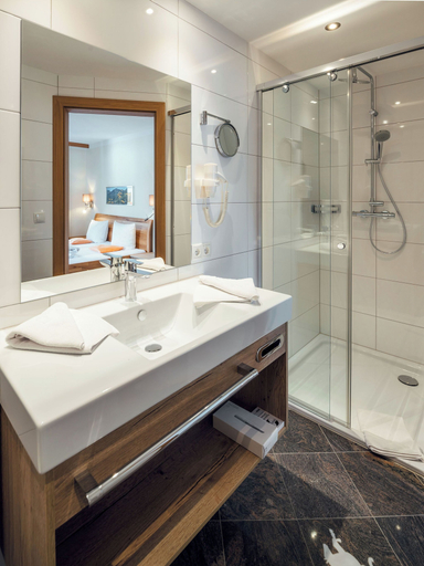 Bathroom 4, Familien- und Naturhotel Darrehof, Landeck