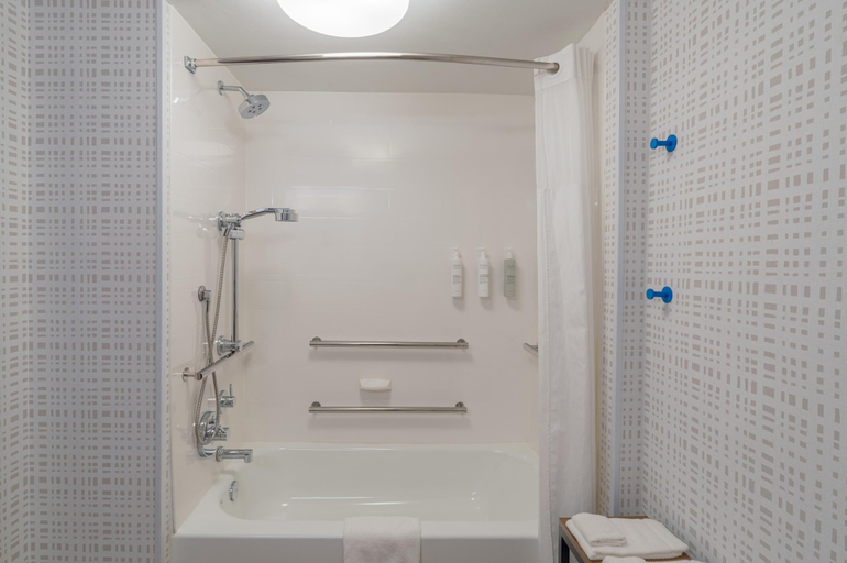 Bathroom 4, Hampton Inn Marietta, Washington