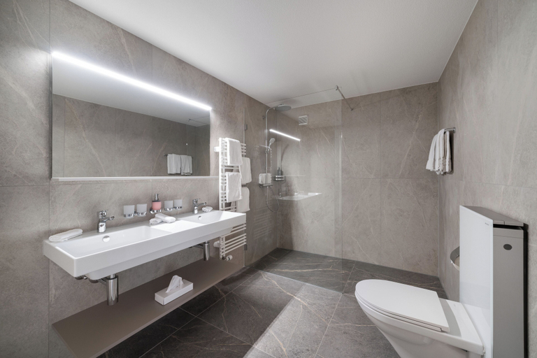 Bathroom 4, Grindelwalderhof, Interlaken
