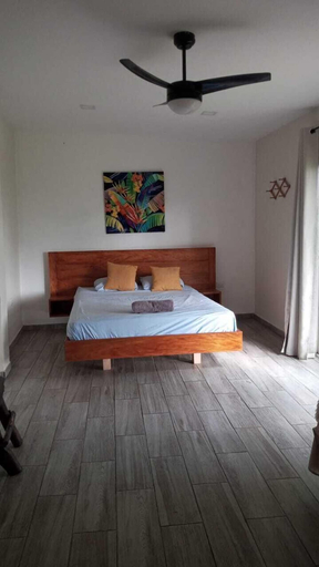 Room 5, Bed & Breakfast by the sea, Tamanique