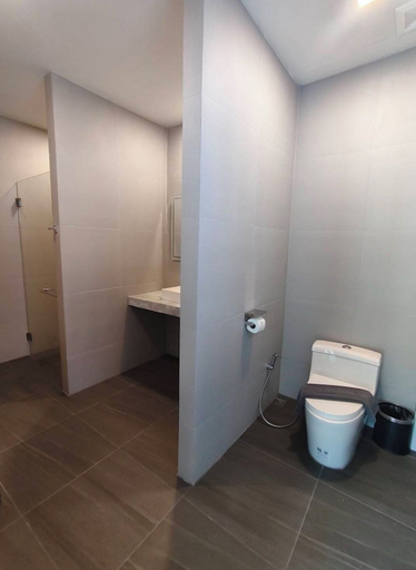 Bathroom 4, Pearlix Koh Mook, Kantrang