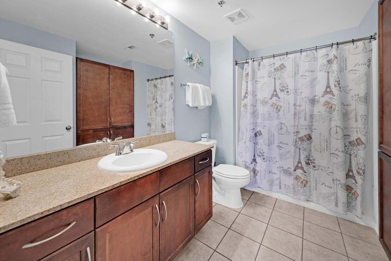 Bathroom 1, Laketown Wharf 1120, Bay