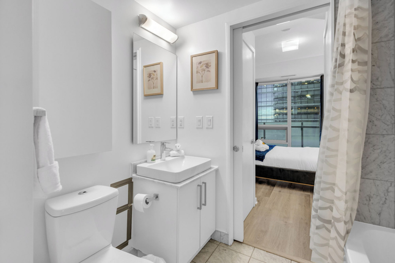 Bathroom 4, The Grand Horizon, Toronto