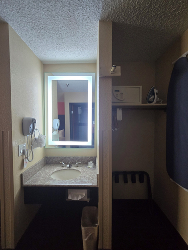 Bathroom 4, Howard Johnson by Wyndham Williams, Coconino