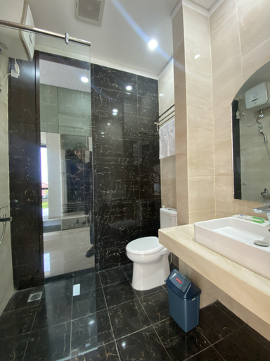 Bathroom 5, Pavo Guest House, Padang