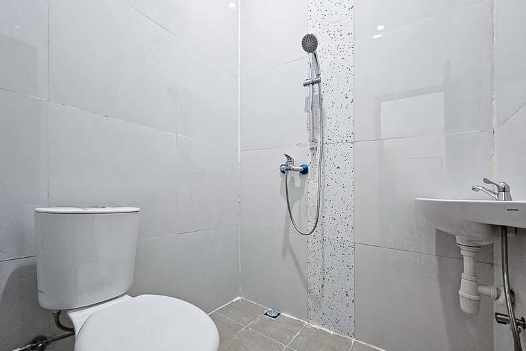 Bathroom 3, Urbanview Syariah Cahaya Guest House, Serang