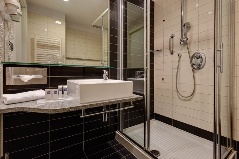 Bathroom 4, iH Hotels Roma Z3, Rome