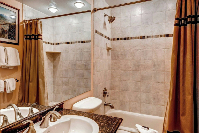 Bathroom 5, Seasons at Avon, A Vail Resorts Property, Eagle