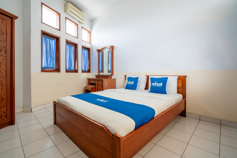 Rehat at Abadi Hotel Tasikmalaya Room Type - DELUXE DOUBLE