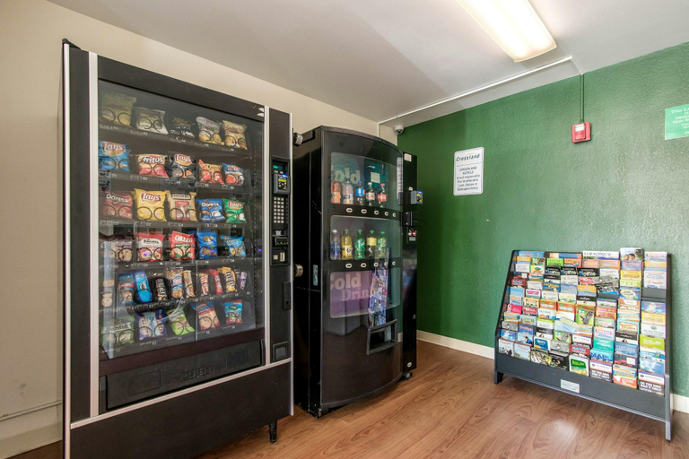 Food & Drinks 4, HomeTowne Studios Fort Lauderdale, Broward