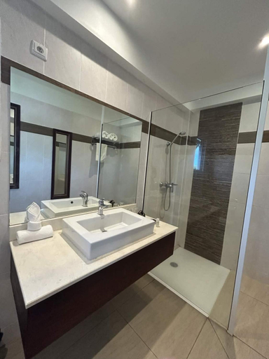 Bathroom 3, Hotel Colibri, Koné