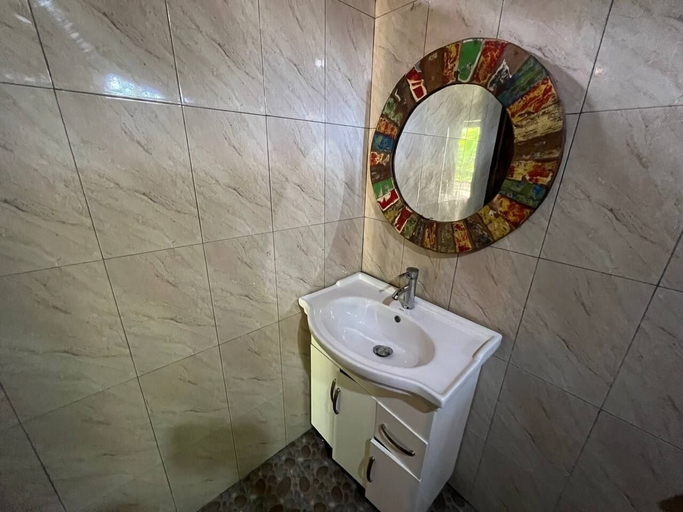Bathroom 4, Raira Villas Lembongan, Klungkung