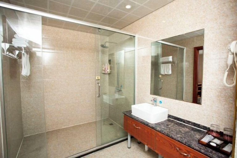 Bathroom 3, Puyang Qianyou Hotel, Puyang