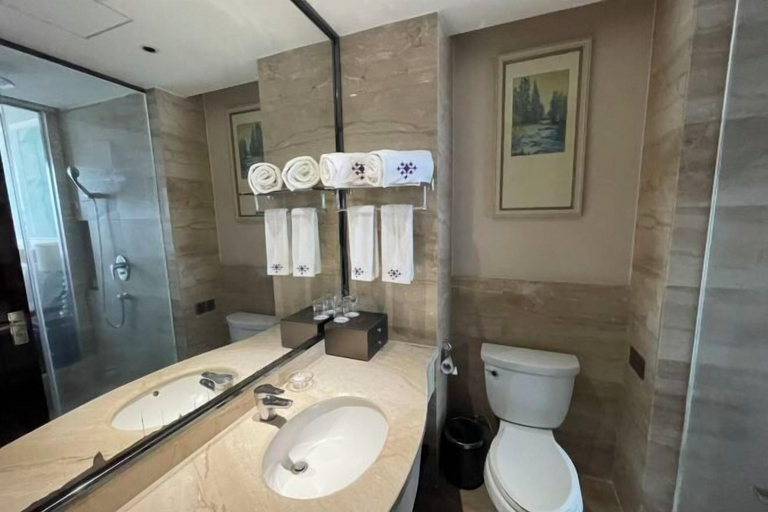 Bathroom 4, Huaqiao Hotel, Putian