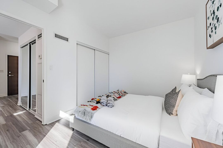 Room 3, The City Suites - Dan Leckie, Toronto