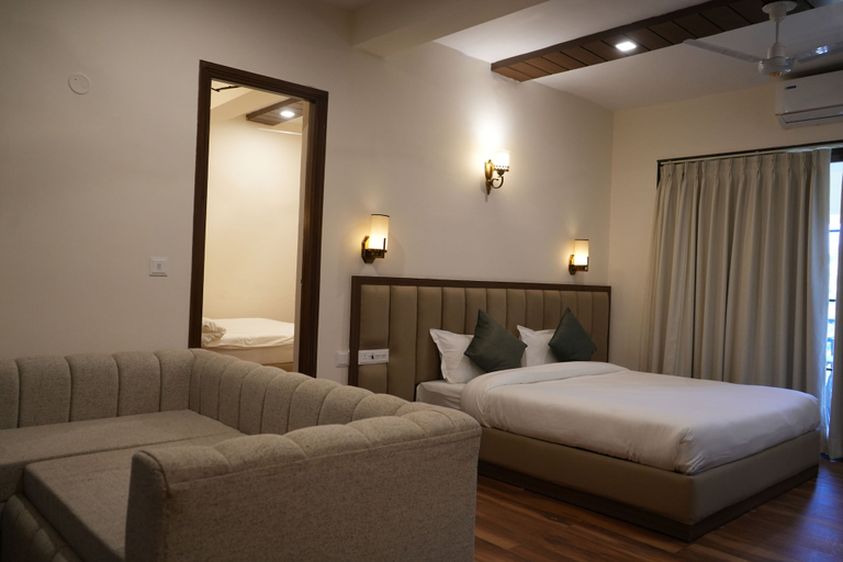 Room 2, whispering heights, Solan