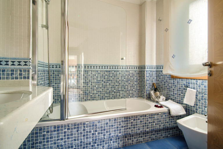 Bathroom 2, Pontus Veteris, Pontevedra
