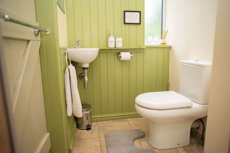 Bathroom 2, Ty Mawr, Ceredigion