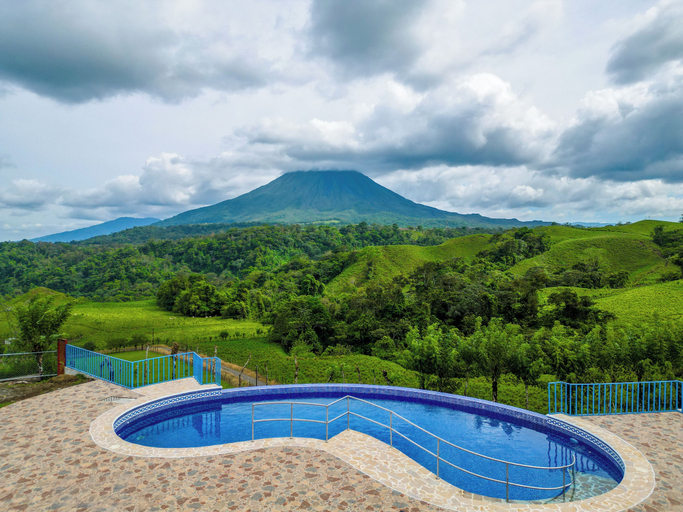 Pool 2, Blue Mountain Lodging Arenal, San Carlos