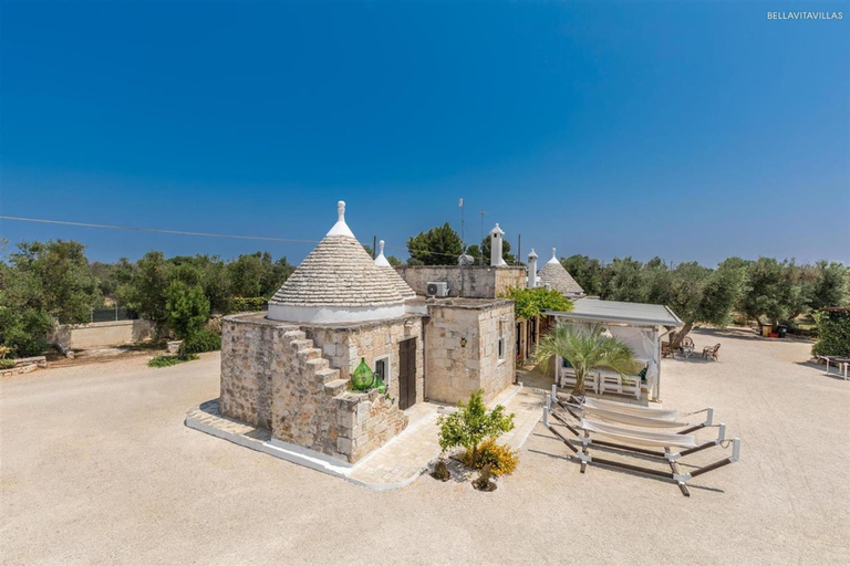 Room 2, 737 Trulli con Piscina ad Ostuni, Brindisi