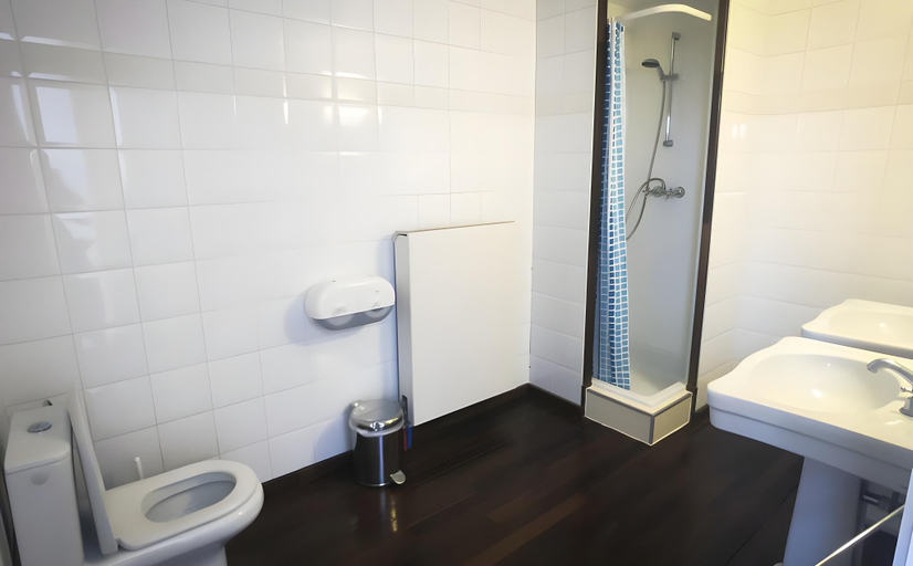 Bathroom, St Christopher's Bruges Hostel, West-Vlaanderen