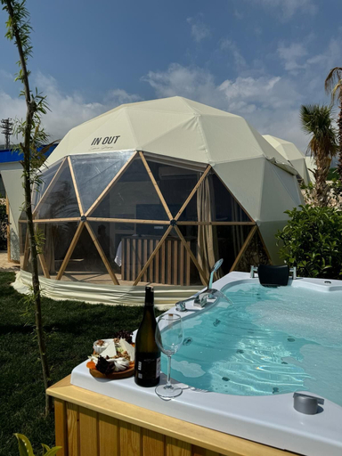 Outdoor spa tub, Lamoya Suites, Silifke